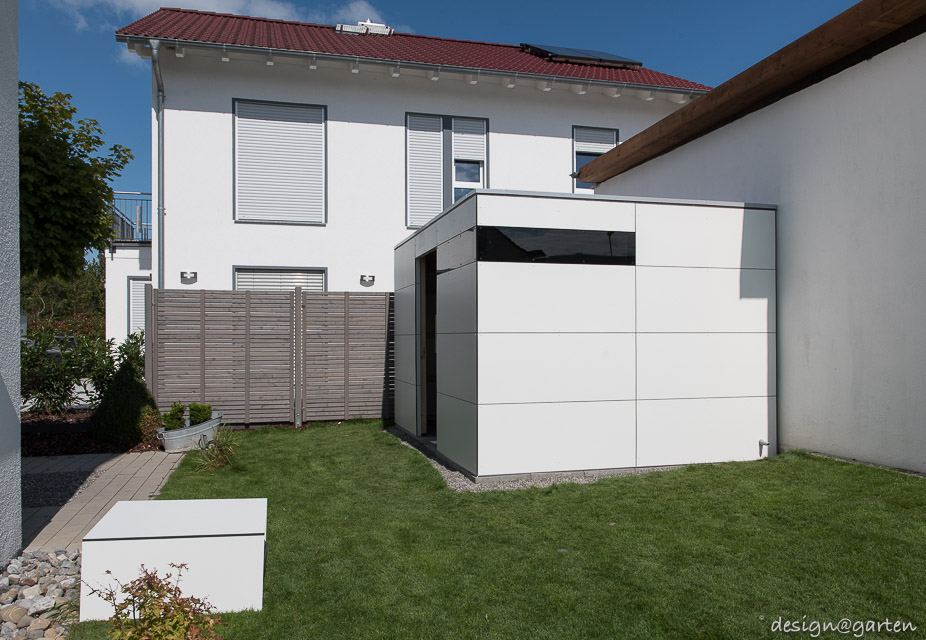 Caseta de jardín de diseño blanco con acristalamiento en esquina en Friedrichshafen 1