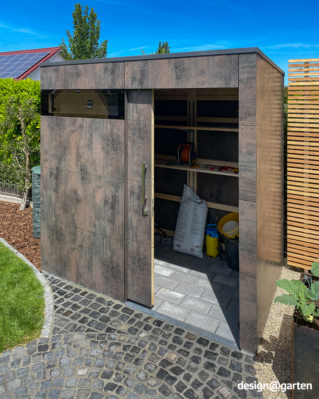 Caseta de jardín con acabado metálico Eternal Iron a medida 2