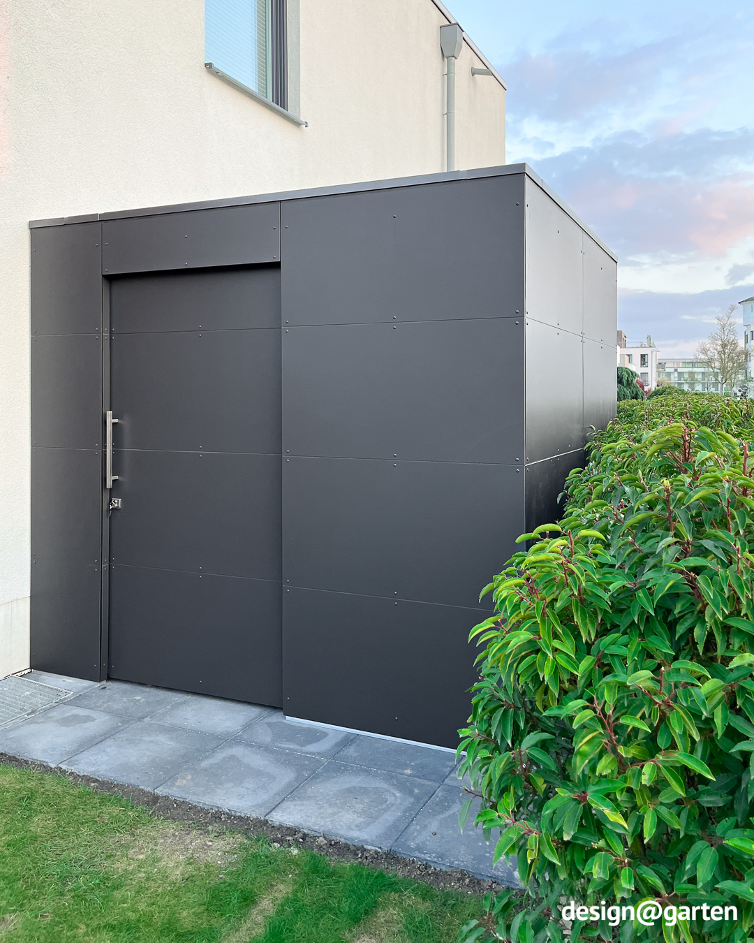 Caseta de jardín a medida con pasillo y dos puertas 2
