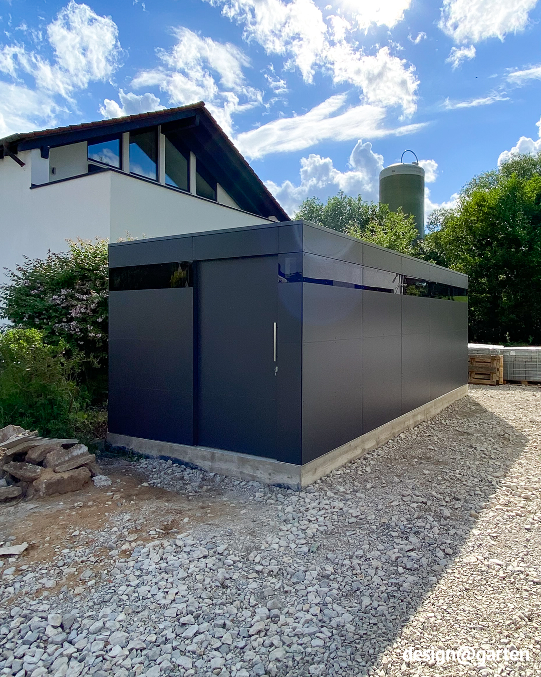 Caseta de jardín XXL en color antracita con mucho cristal 2