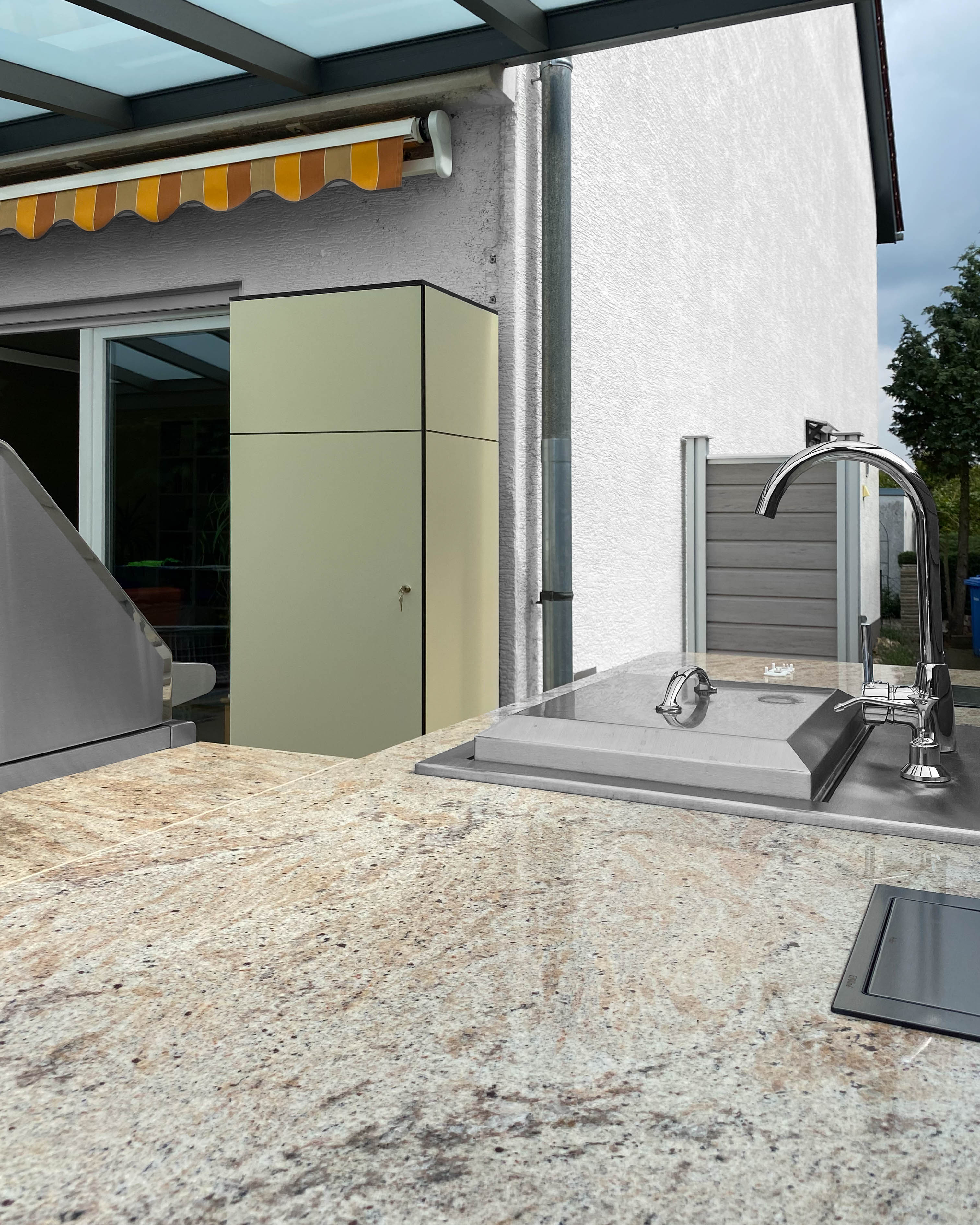 Highlight auf der Terrasse neben der Outdoorküche