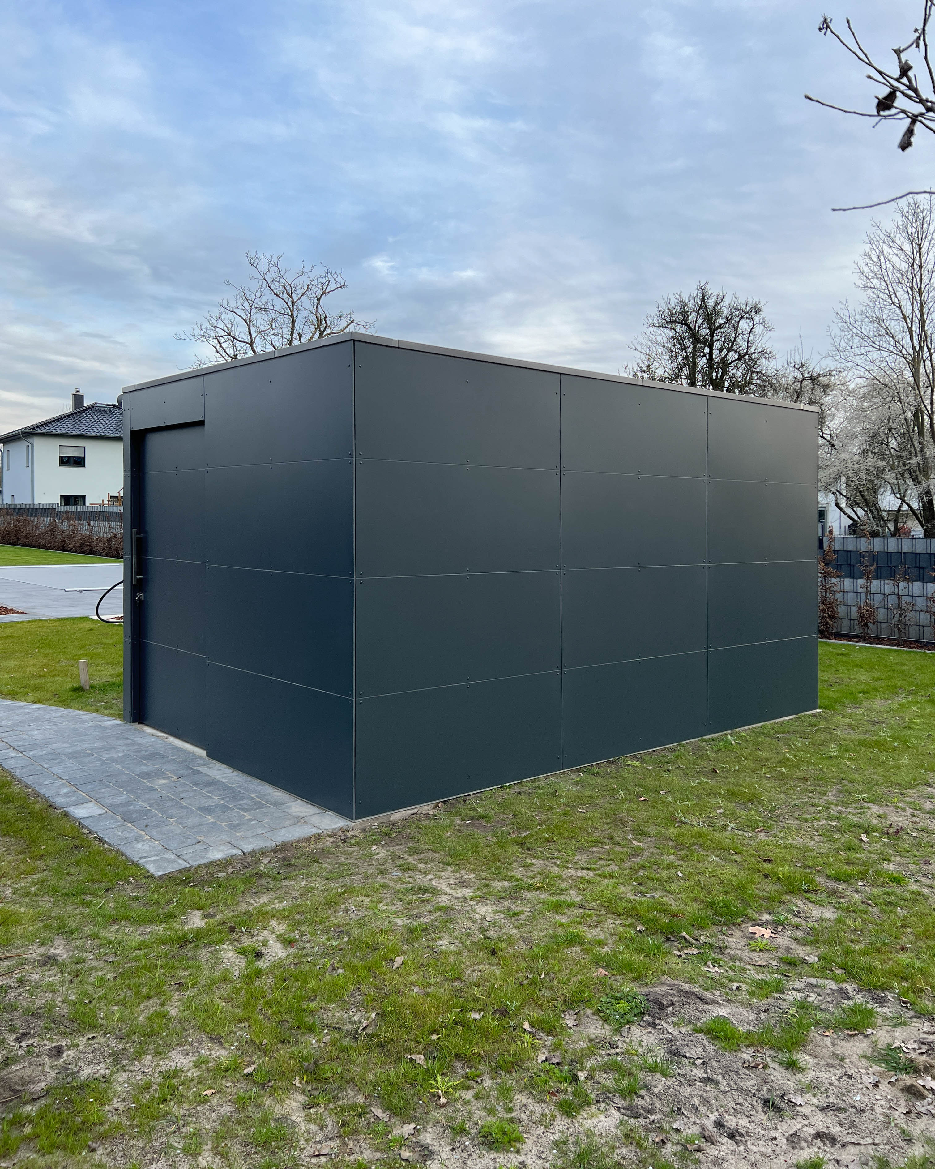 La caseta de jardín inundada de luz 2