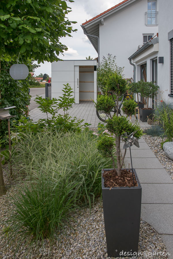 Gain de place : l'abri de jardin polyvalent en HPL