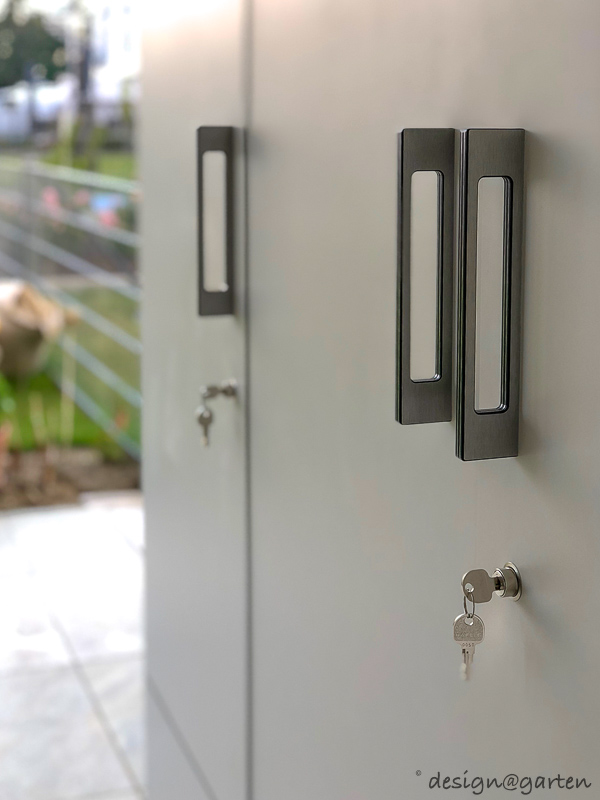 Élégance sur mesure à Friedberg : une grande armoire de jardin pour l'extérieur