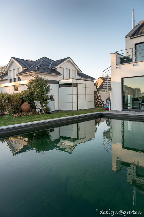 Ordre autour de la piscine : abri de jardin design