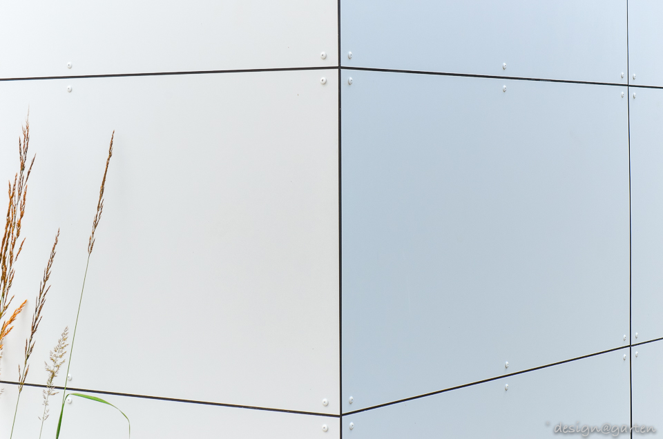 Abri de jardin minimaliste à Donauwörth : un exemple pour l'aménagement moderne des jardins