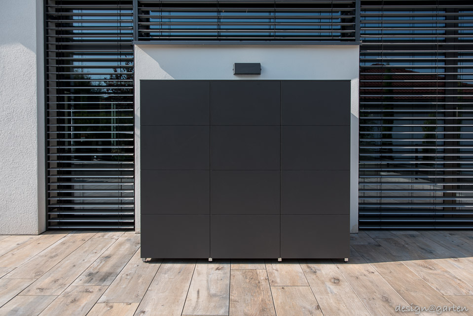 Espace de rangement polyvalent à Freinsheim : du sur-mesure pour la piscine et la terrasse