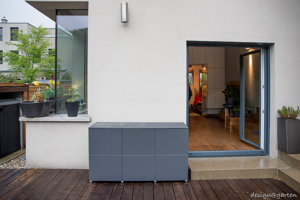 Espace de rangement pour les coussins de jardin à Vienne : fonctionnalité sur la terrasse