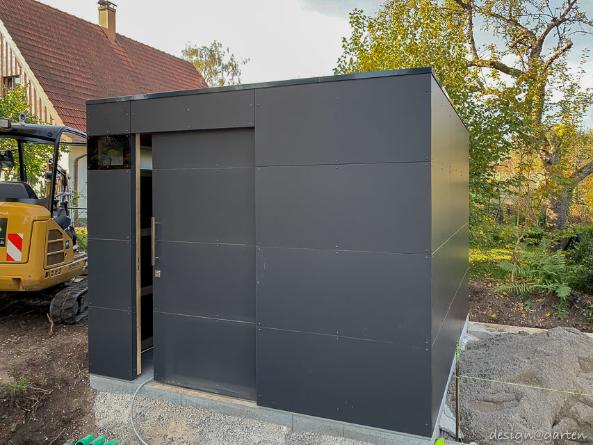 Pool house moderne avec toit plat, véritable cœur technique à Landsberg am Lech