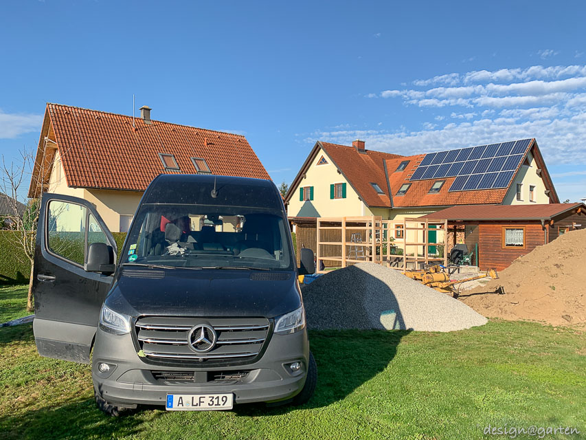 Abri de jardin design avec toit plat, un espace généreux et fonctionnel