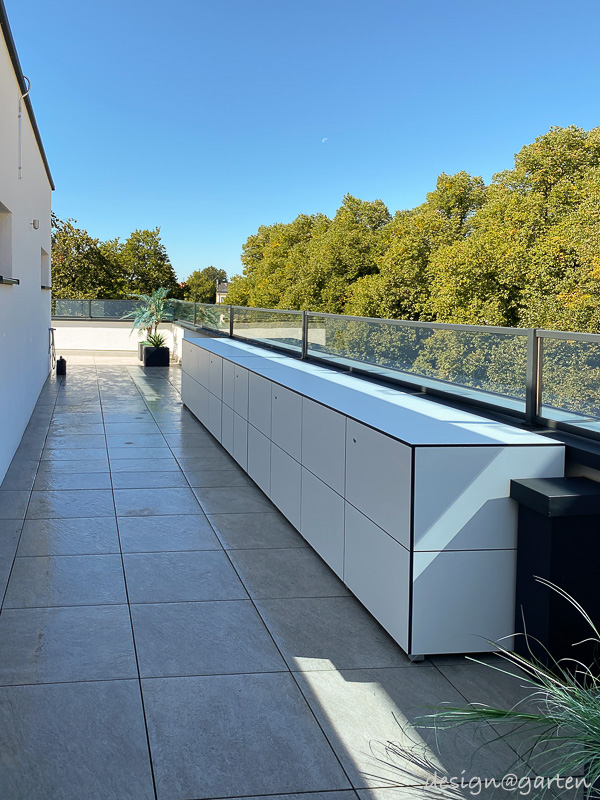 Un espace de rangement élégant : 6,40 mètres d'esthétique fonctionnelle sur la terrasse du toit 1