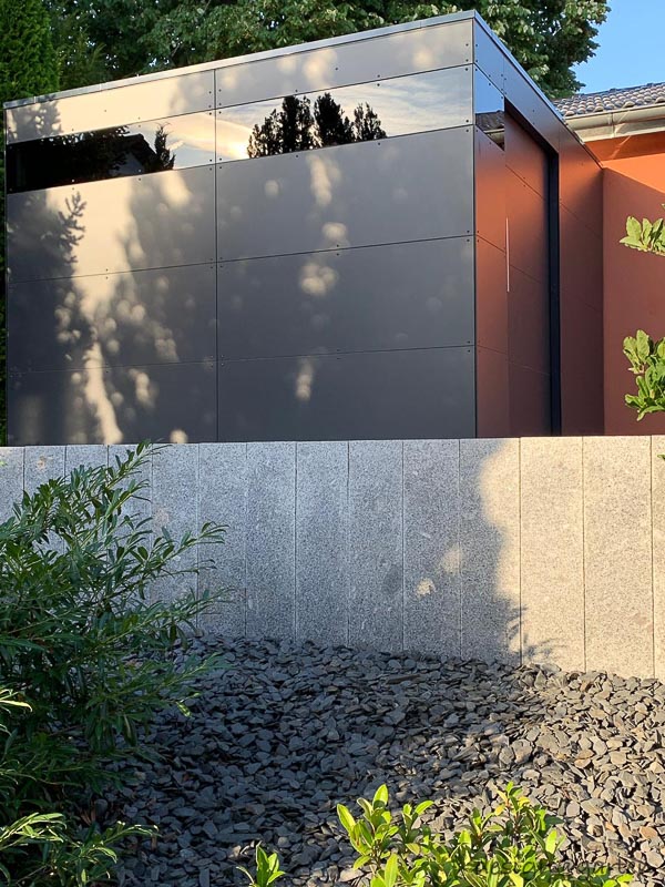 Accent architectural dans un environnement en terrasses : intégration parfaite sur plusieurs niveaux 2