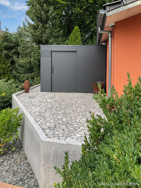 Accent architectural dans un environnement en terrasses : intégration parfaite sur plusieurs niveaux 1