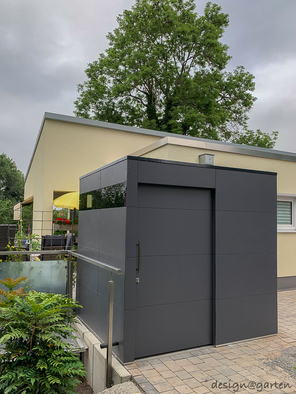 Abri de jardin HPL sur mesure : solution d'aménagement intelligente avec fonction de passage 3