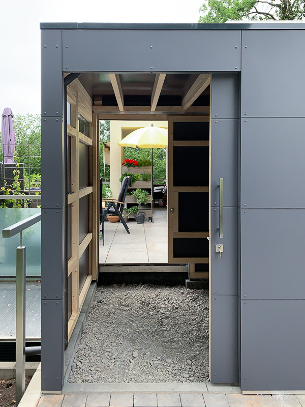 Abri de jardin HPL sur mesure : solution d'aménagement intelligente avec fonction de passage 4