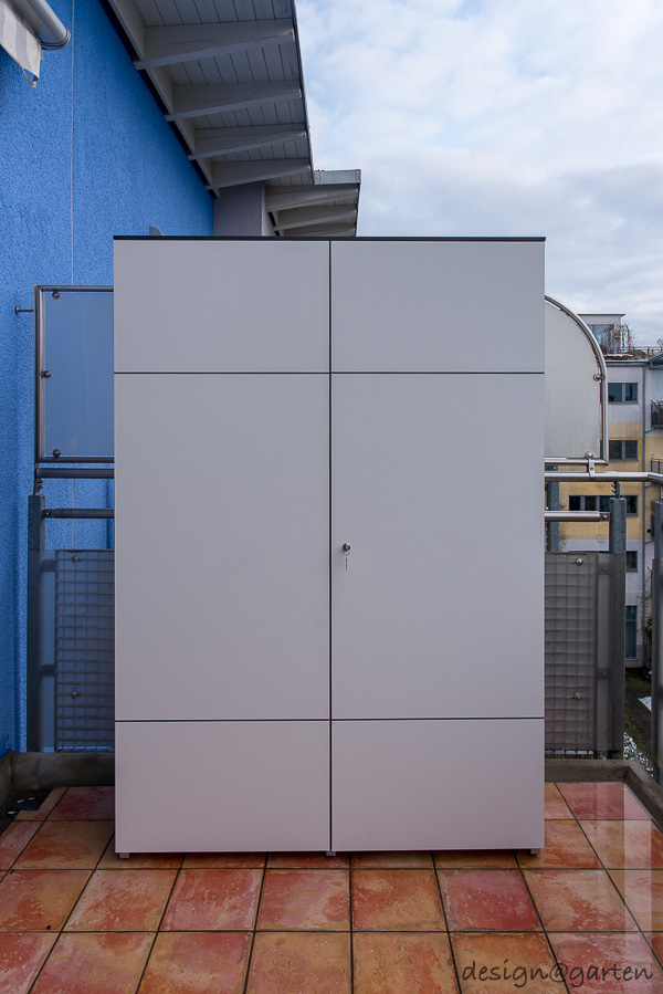 Armoire haute flexible pour un espace de rangement urbain sur le balcon 1