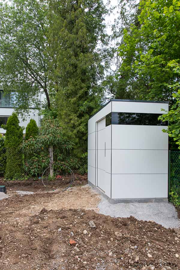 Abri de jardin moderne avec ossature en bois apparente 2