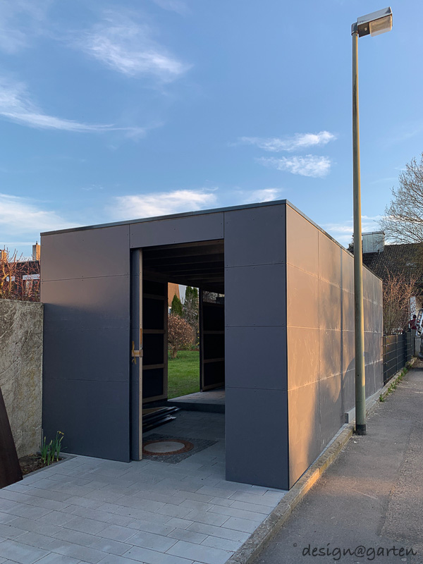 Travail de précision en pente : espace jardin sur mesure avec compensation de niveau intégrée 7