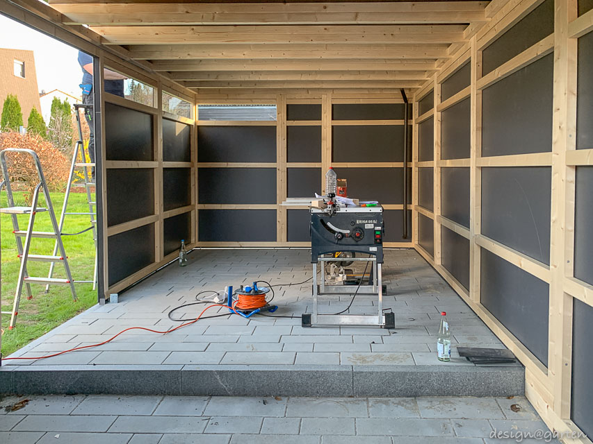 Travail de précision en pente : espace jardin sur mesure avec compensation de niveau intégrée 9