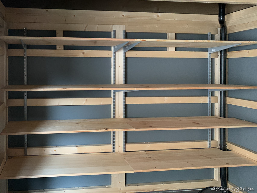 Abri de jardin avec rangement pour le bois : une solution architecturale dans le style Bauhaus 11