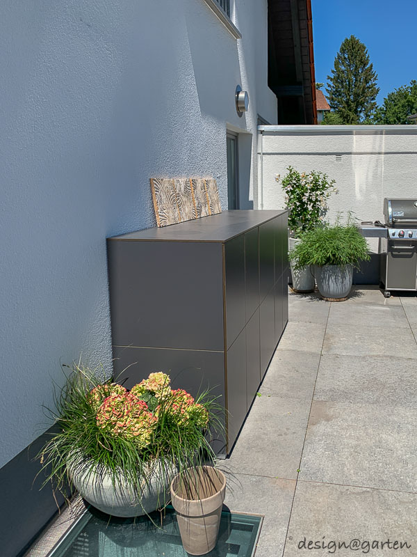 Intégration intelligente de l'eau et résistance des matériaux : buffet sur mesure pour terrasse moderne 6