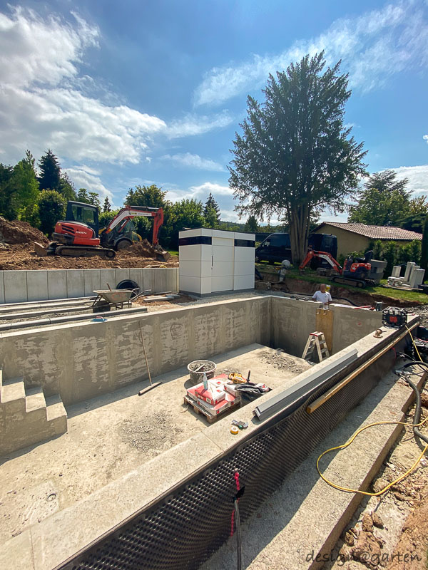 Pool house moderne avec façade vitrée : la centrale technique parfaite dans le jardin 2