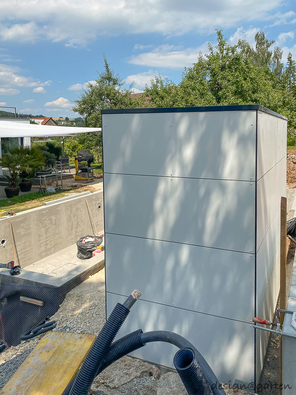 Pool house moderne avec façade vitrée : la centrale technique parfaite dans le jardin 3