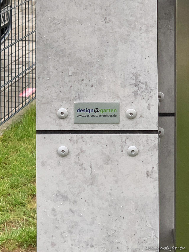 Abri de jardin moderne aspect béton apparent à Postbauer-Heng 2