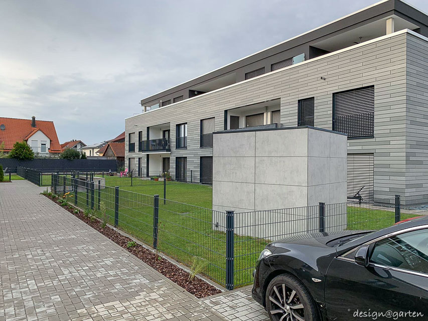 Abri de jardin moderne aspect béton apparent à Postbauer-Heng 3