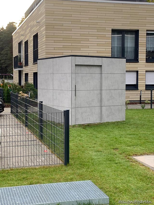 Abri de jardin moderne aspect béton apparent à Postbauer-Heng 4