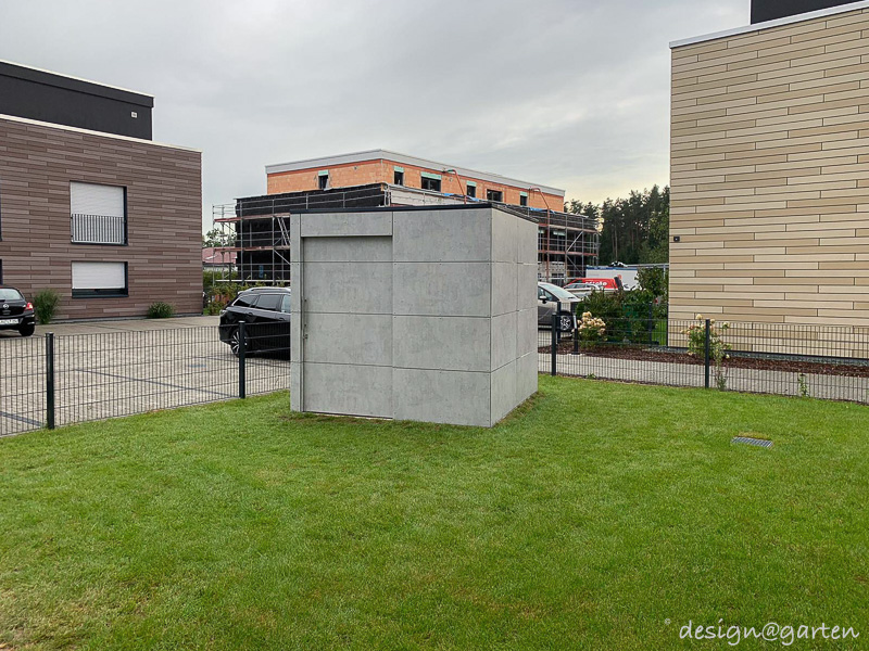 Abri de jardin moderne aspect béton apparent à Postbauer-Heng 7