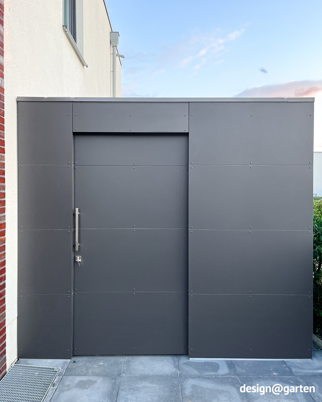 Abri de jardin sur mesure avec passage et deux portes 1