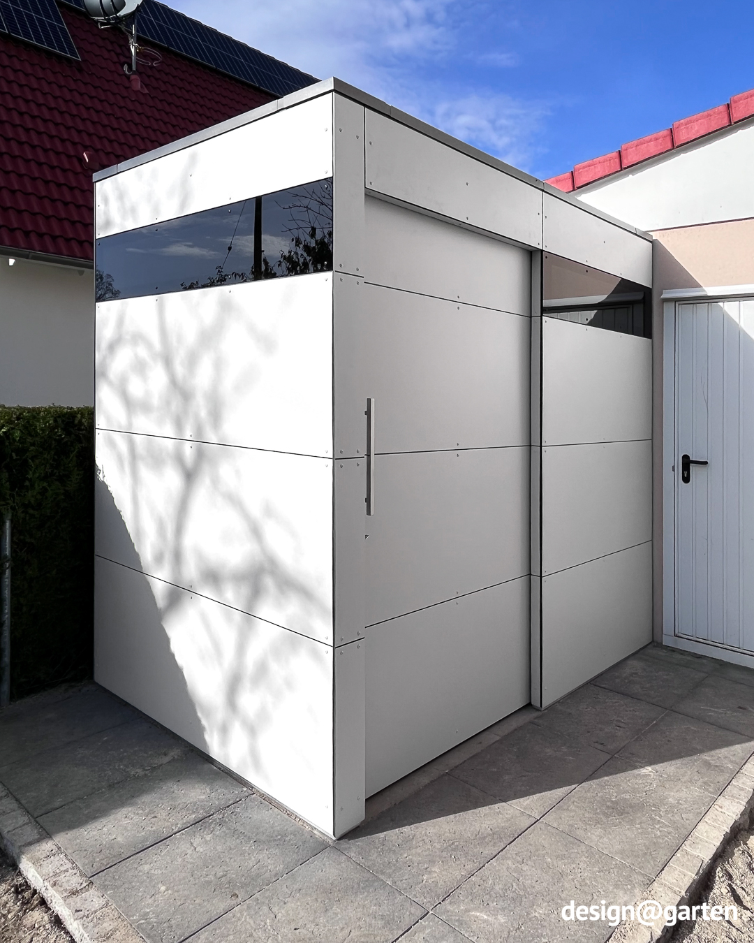 Petit abri de jardin avec profondeur spéciale et drainage intérieur 1