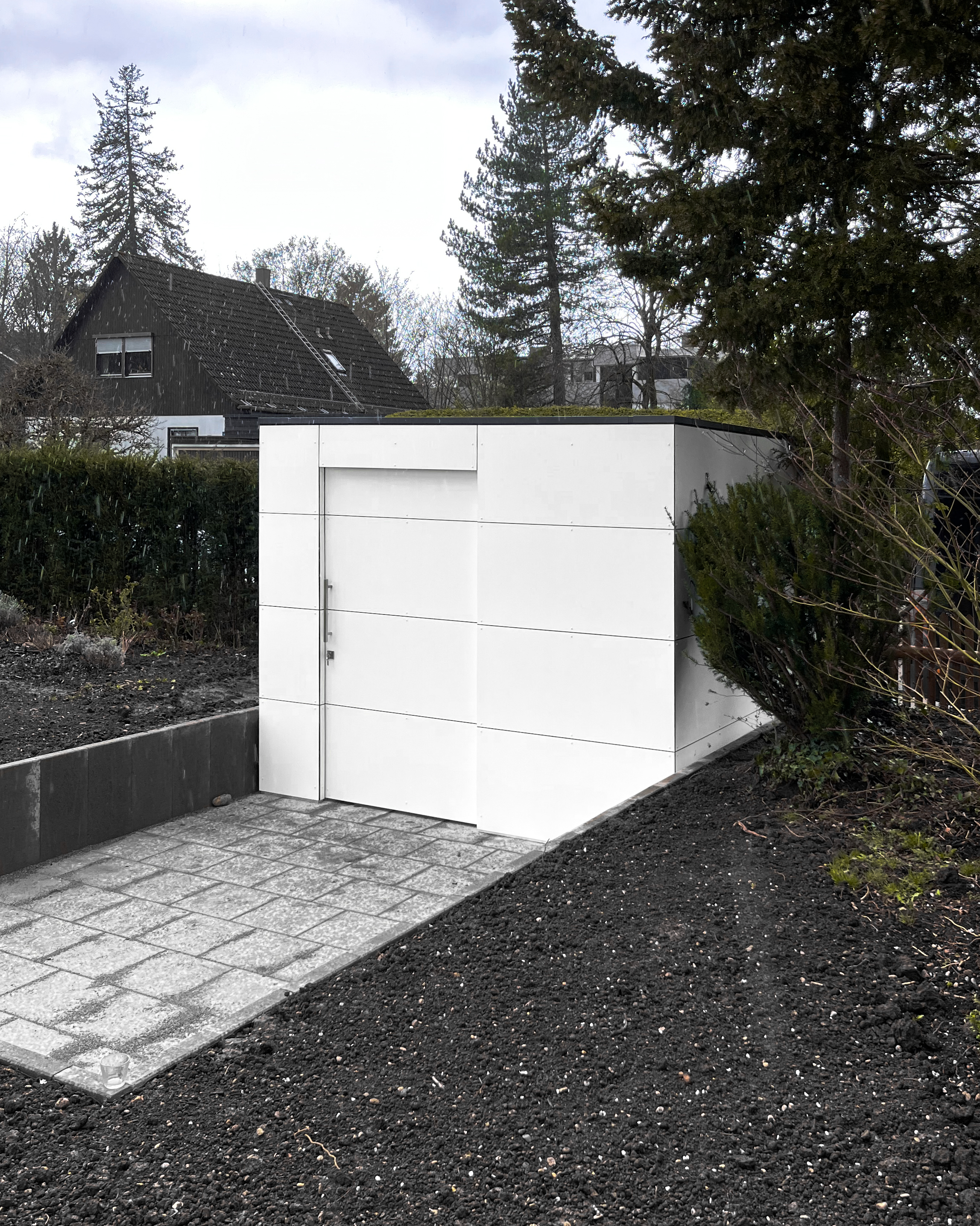 Abri de jardin avec passage entre la rue et le jardin 3