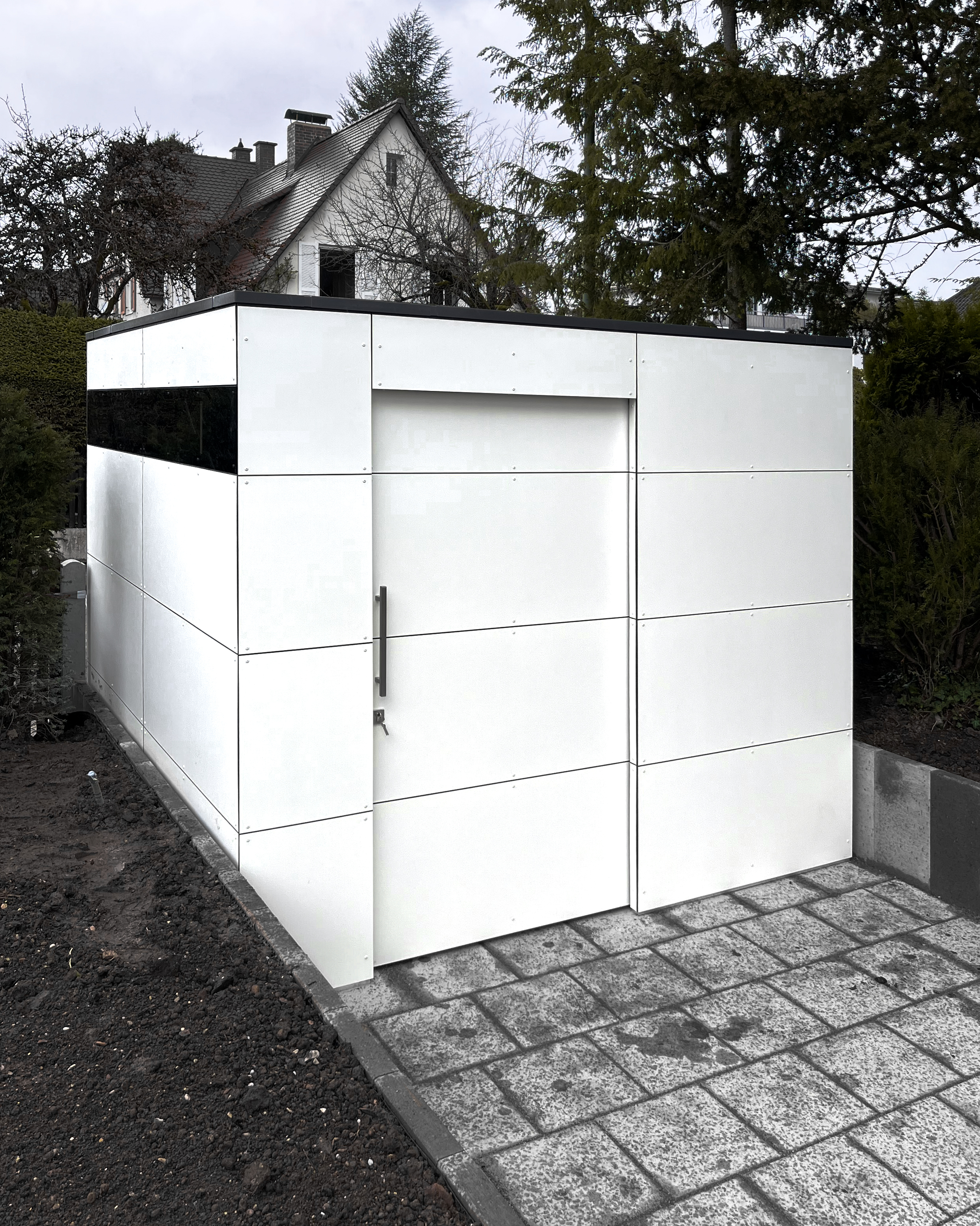 Abri de jardin avec passage entre la rue et le jardin 4