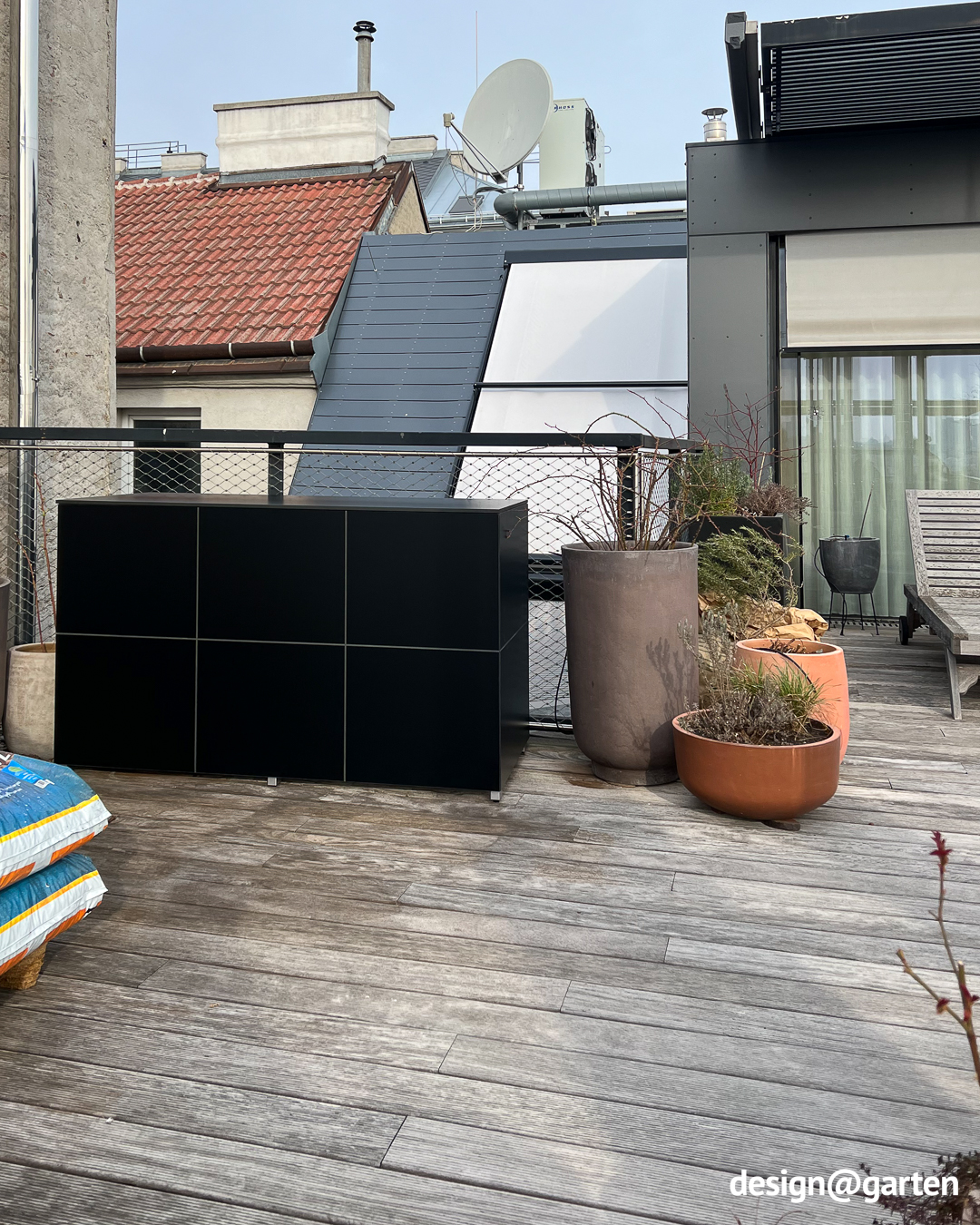 Coffre de rangement sur une terrasse de toit à Vienne – Espace de rangement pour les terrasses urbaines 1