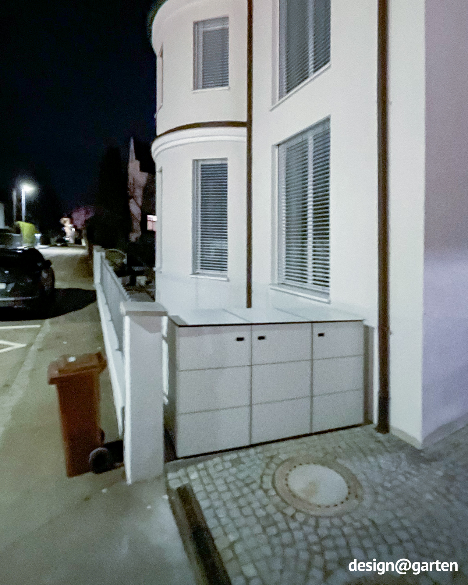 Abri poubelle blanc en HPL pour 3 poubelles de 240 litres 1