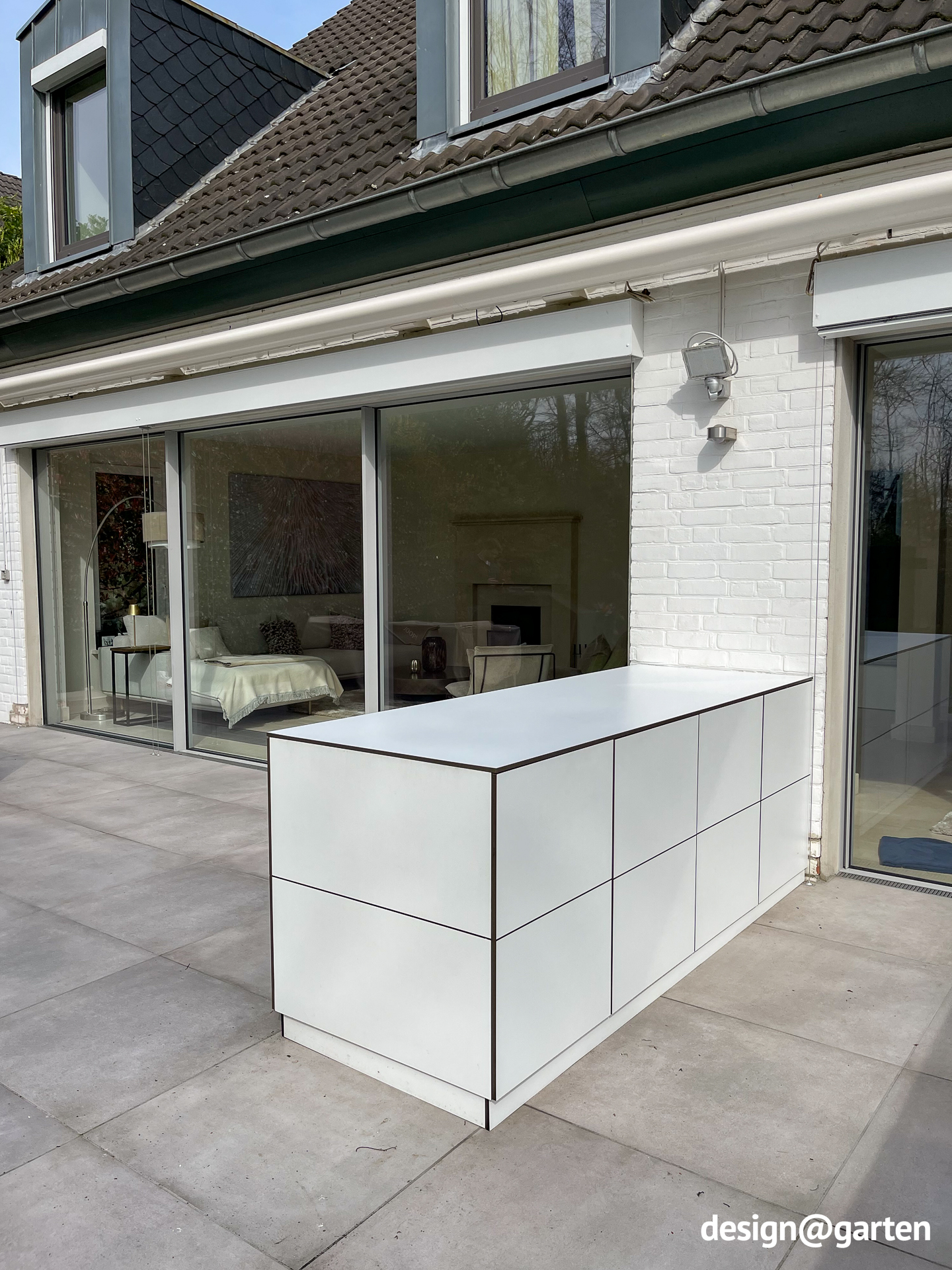 Buffet large design pour la terrasse avec espace de rangement des deux côtés 6