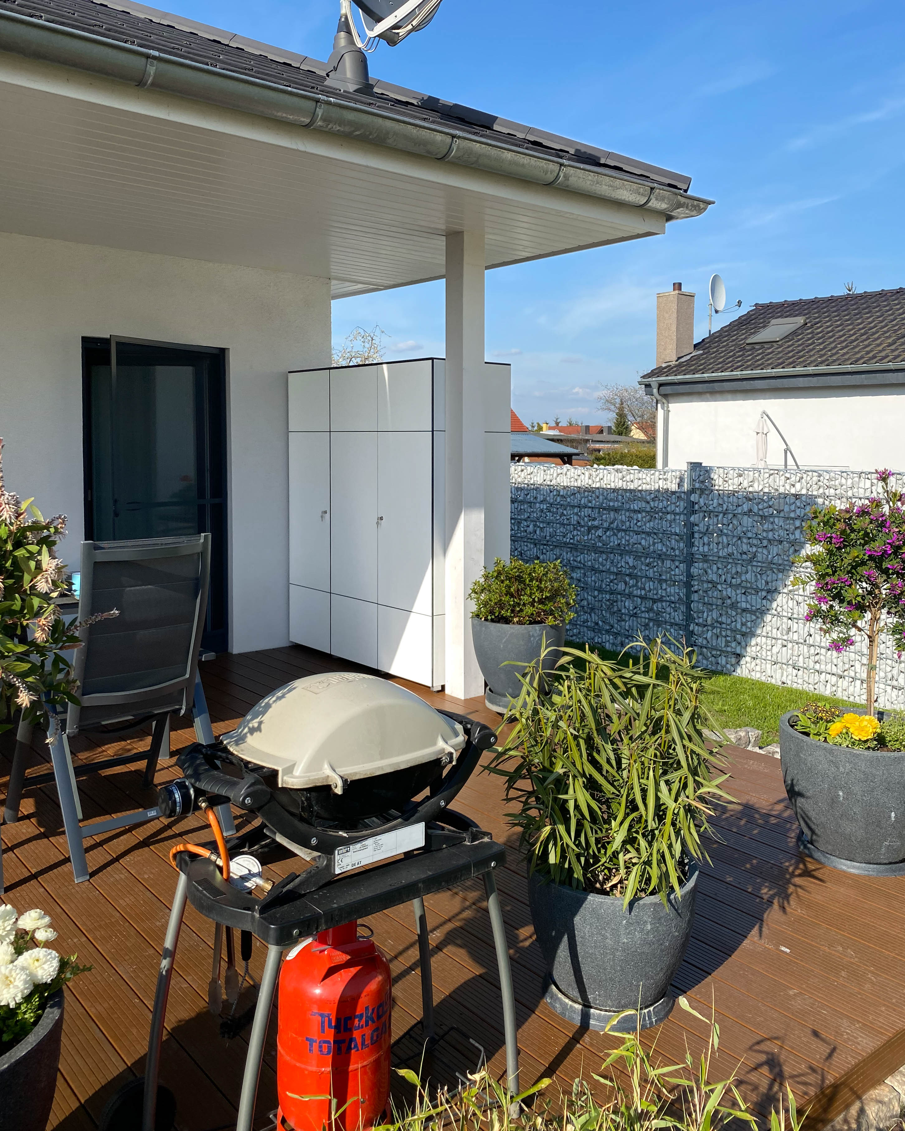 Armoire haute blanche pour la terrasse 1