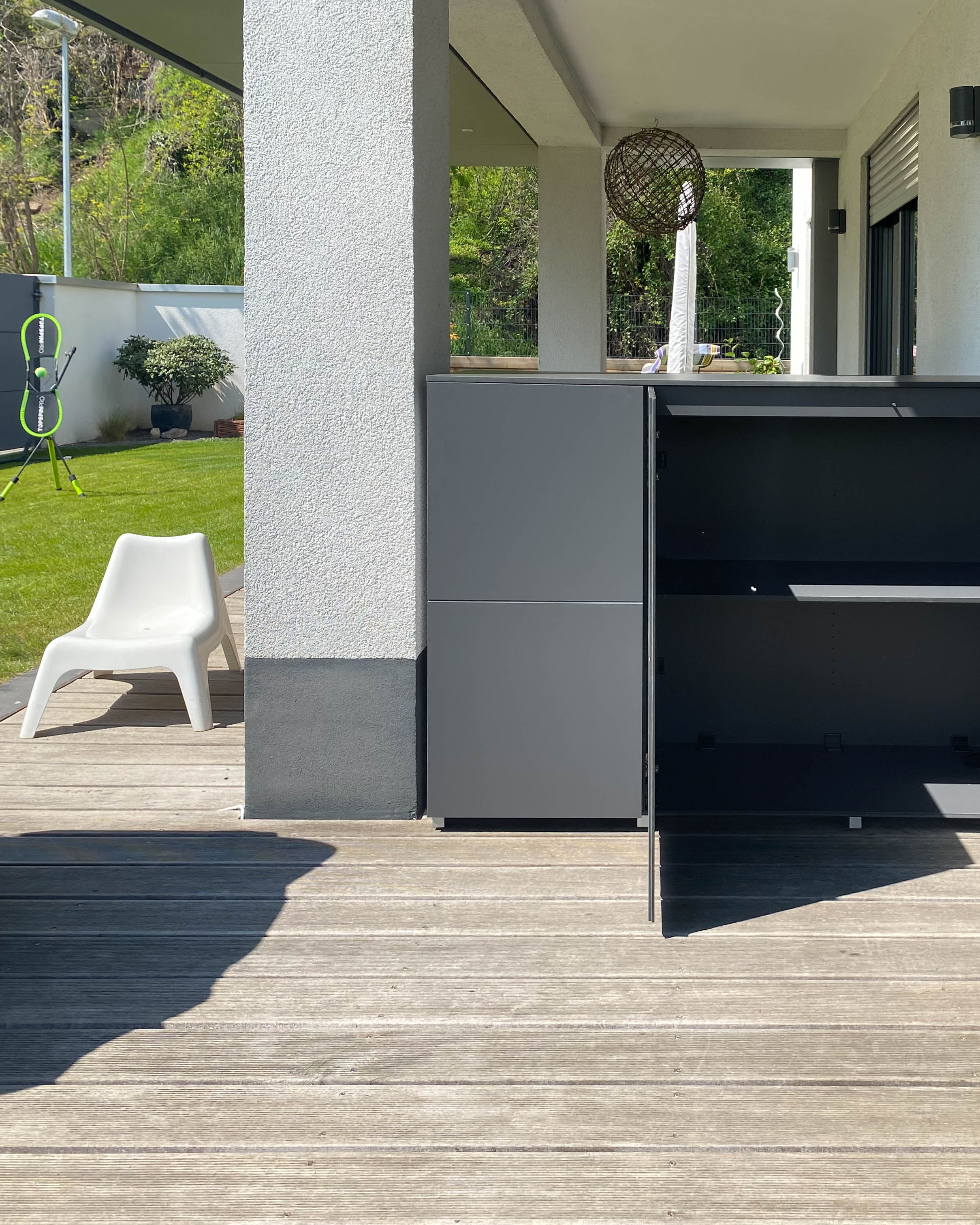 Armoire de terrasse encastrée pour une utilisation optimale de l'espace de rangement 1