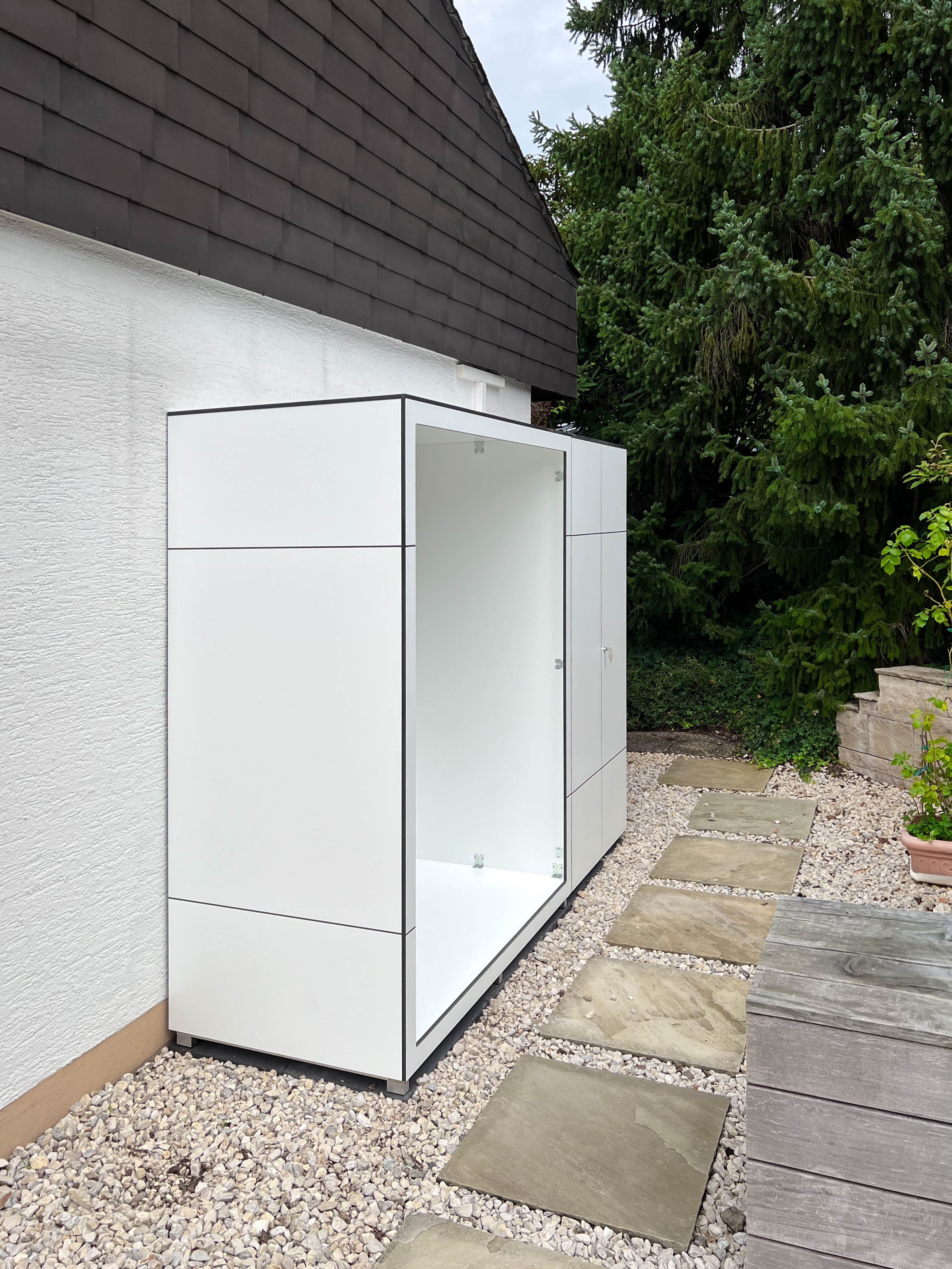 Bûcher avec espace de rangement attenant 2