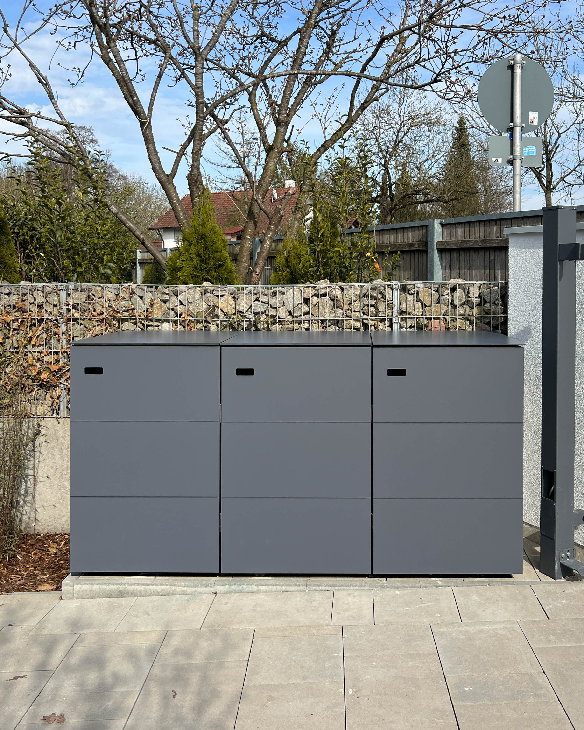 Abri pour poubelles pour 3 poubelles de 240 litres 1