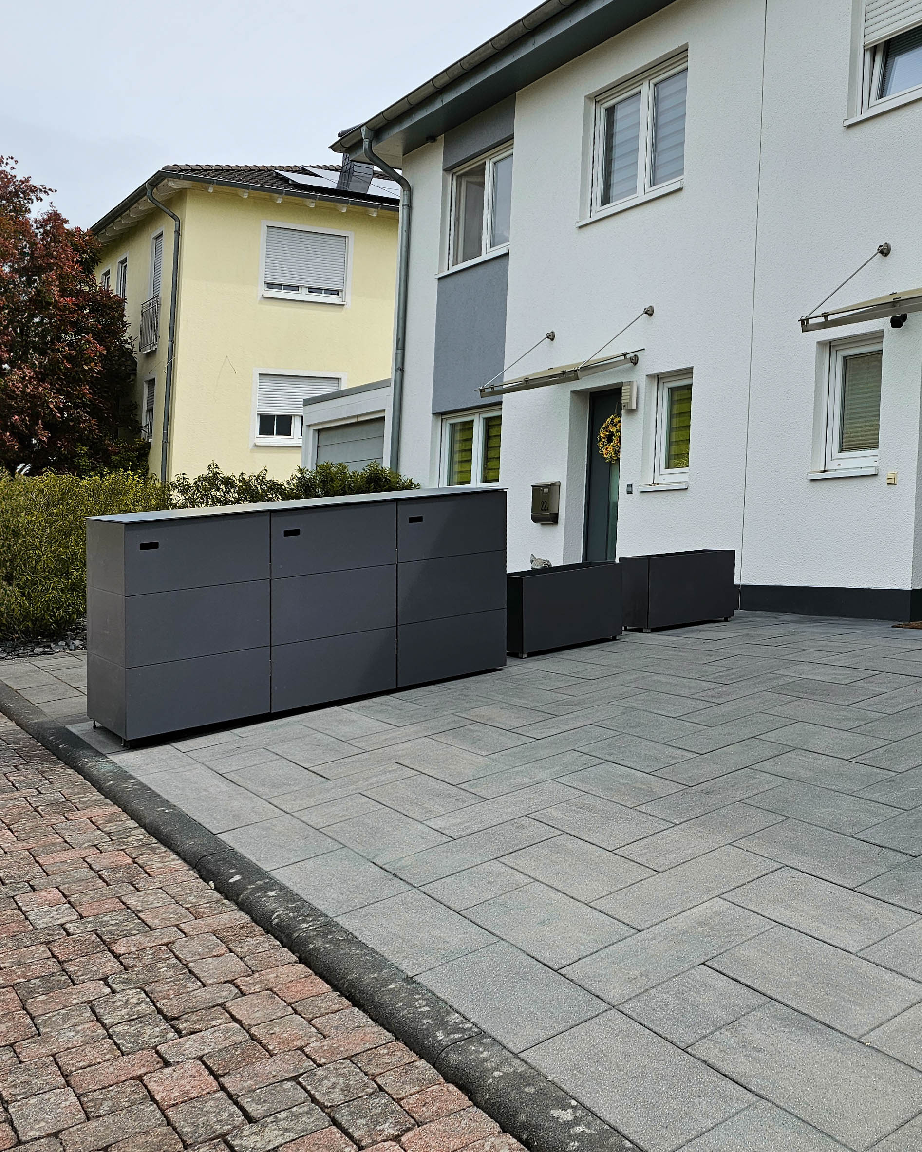 Abri pour poubelles pour 3 poubelles de 240 litres 2