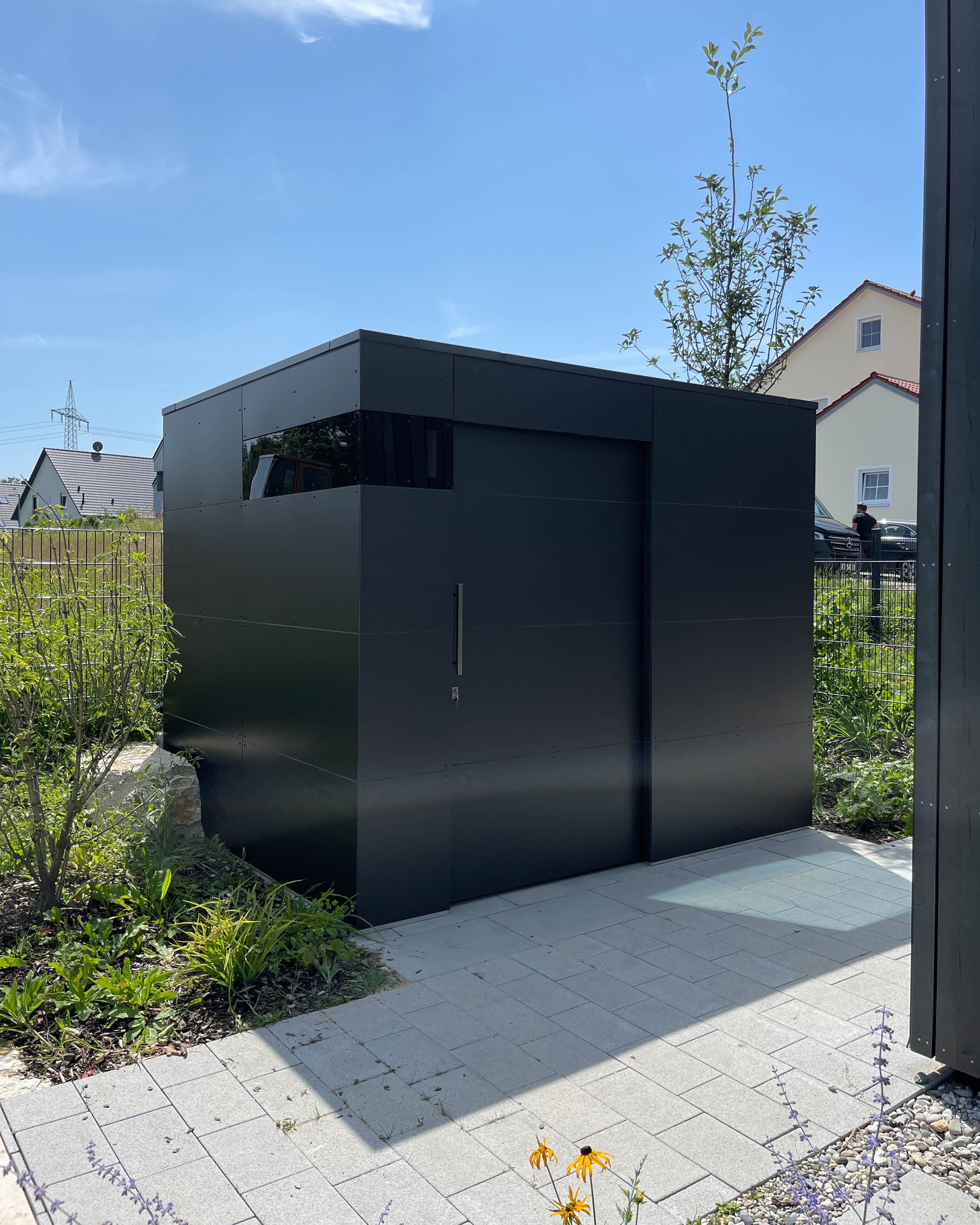 Abri de jardin moderne noir 3