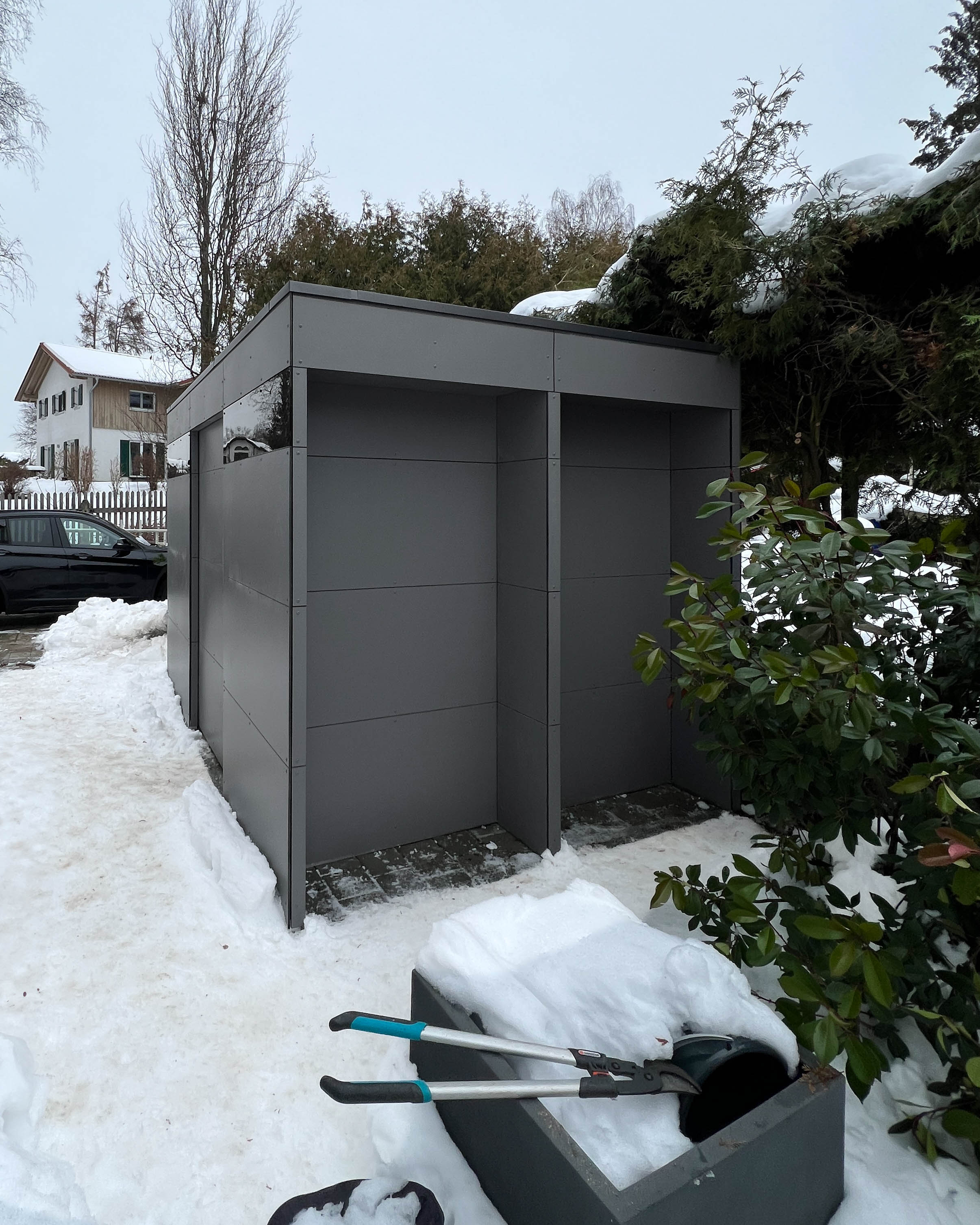 Abri de jardin avec double rangement pour le bois 1