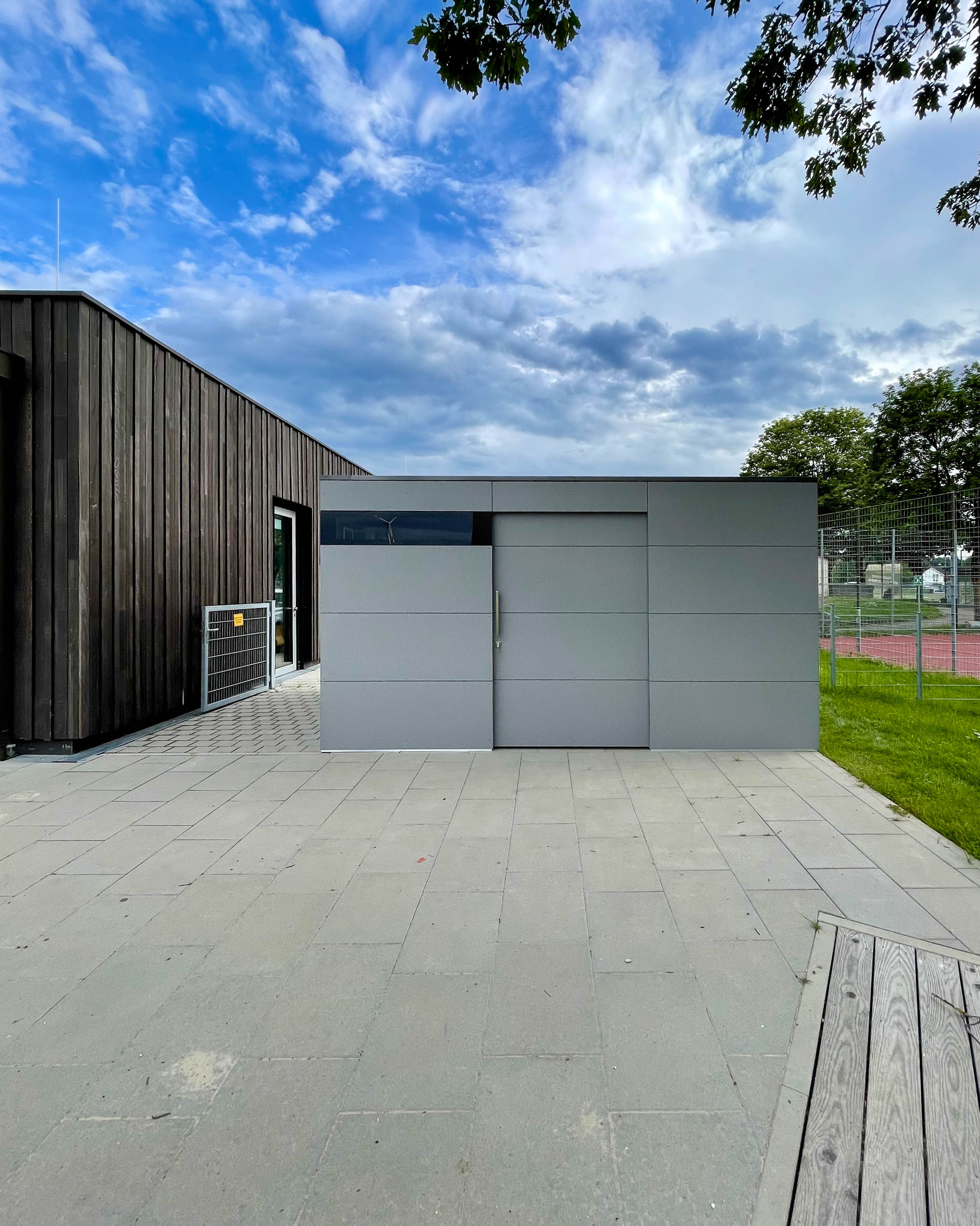 Abri de jardin XL pour crèche 1