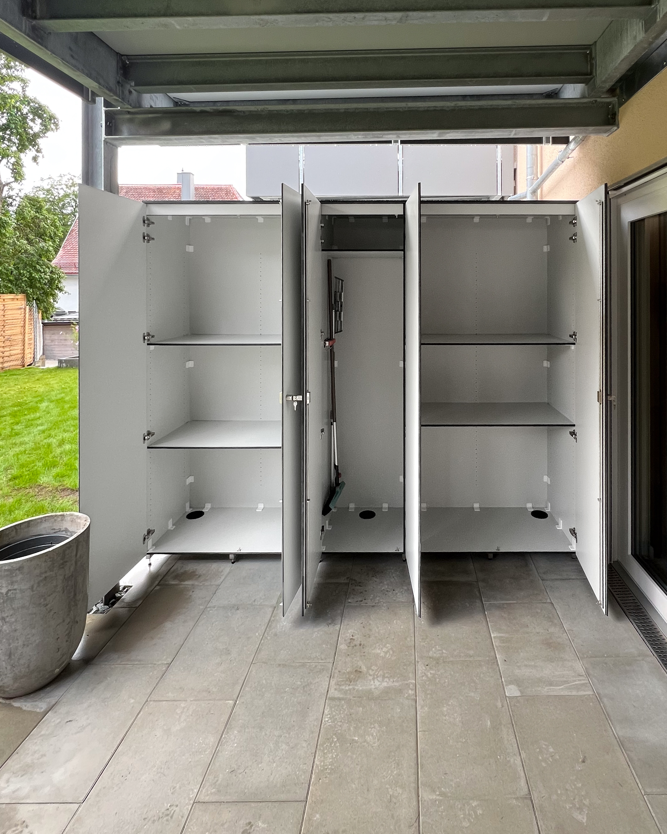 Armoire haute moderne pour se protéger des regards 2