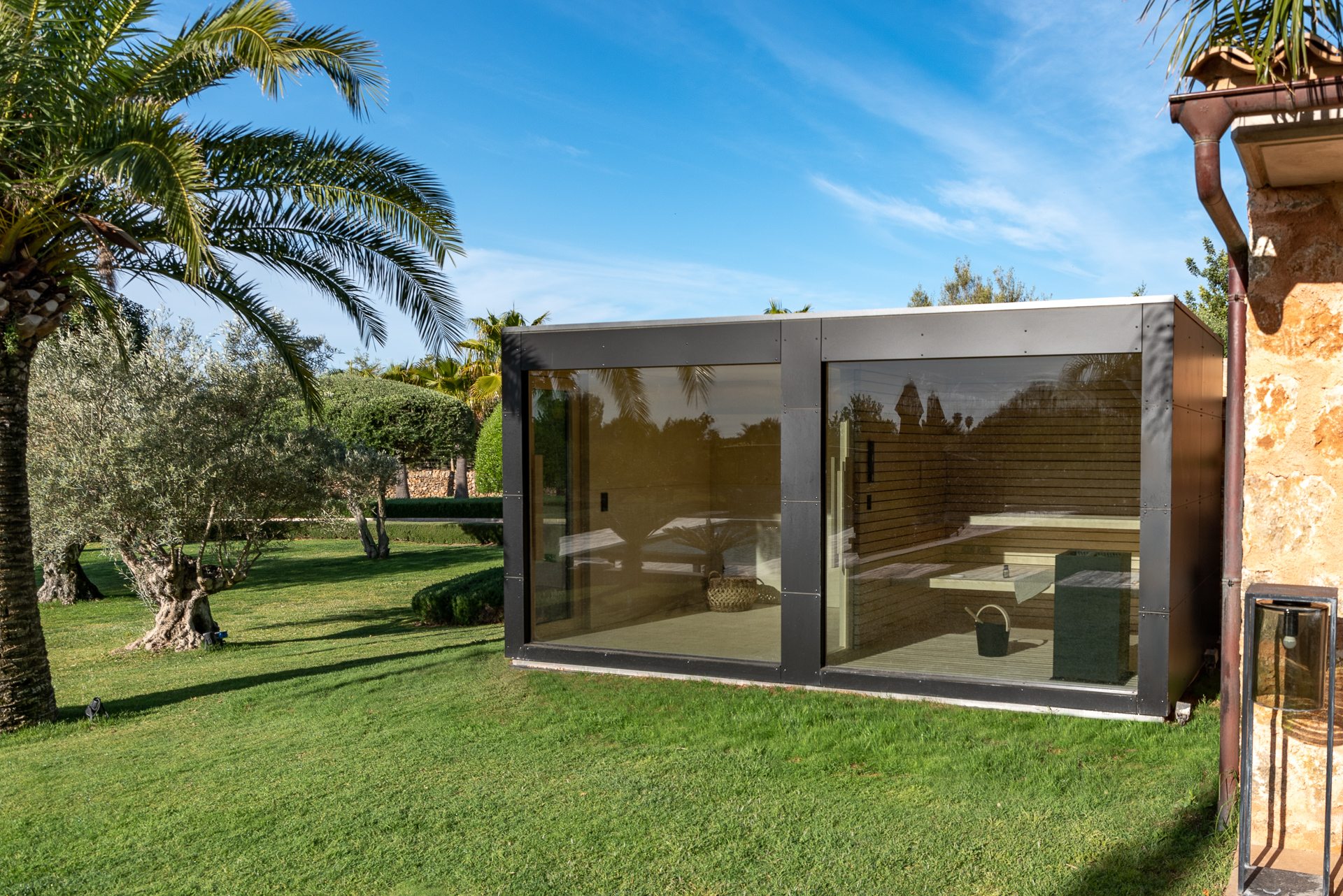 Moderne Design-Gartensauna aus HPL