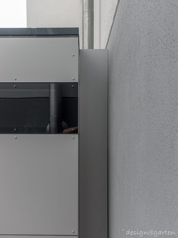 Integrazione armoniosa: cabina elettrica con tetto piano