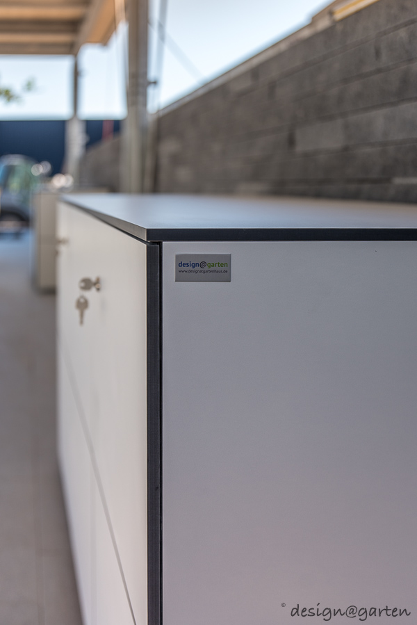 Aspetto professionale: armadio portautensili di rappresentanza per esterni